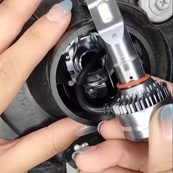 Автомобильні світлодіодні лампи H4 6000K 2 шт. (C01389-1) - фото 3 Автомобильні світлодіодні лампи H4 6000K 2 шт. (C01389-1) - фото 3