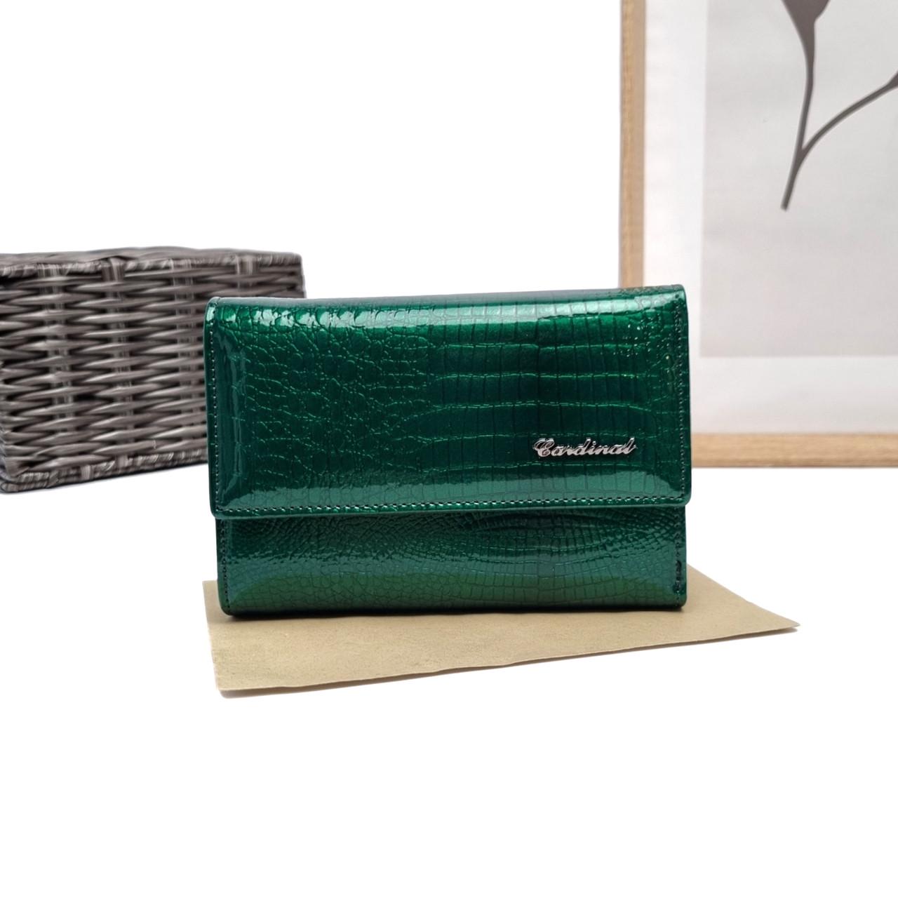 Гаманець жіночий Cardinal із лакової натуральної шкіри Зелений (9034-ZZ)