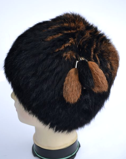 Шапка женская из меха кролика с коричневыми полосками (28169)