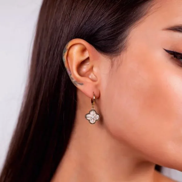 Серьги в виде цветка клевера 2 шт. 3,2x1,5 см (Q00695) - фото 3 Серьги в виде цветка клевера 2 шт. 3,2x1,5 см (Q00695) - фото 3