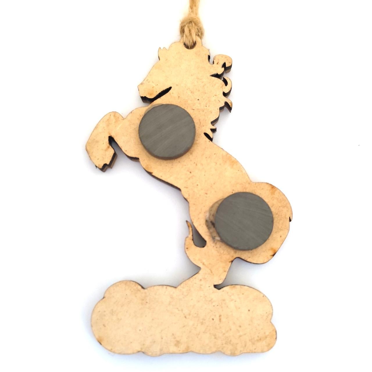 Игрушка новогодняя Год Лошади 2026 с магнитом ХДФ 10х6,5 см Синий (2787659068) - фото 3 Игрушка новогодняя Год Лошади 2026 с магнитом ХДФ 10х6,5 см Синий (2787659068) - фото 3