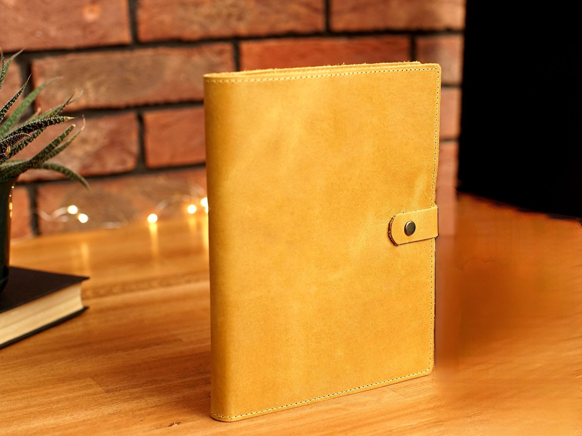 Обкладинка для блокноту Crazy зі шкіри з персоналізацією A5 + блокнот Гірчичний (86118)