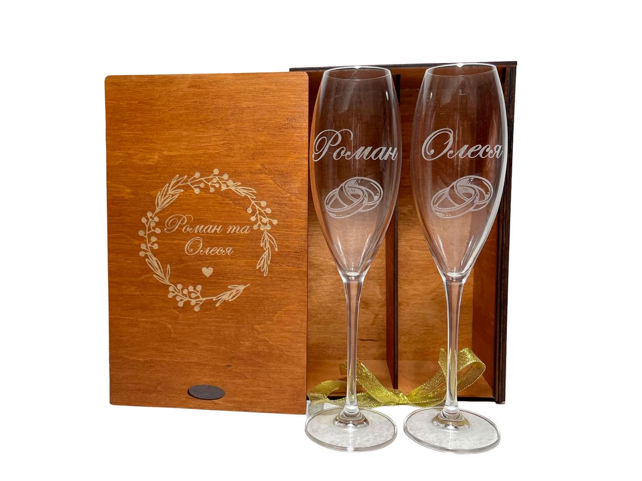 Бокалы для шампанского Bohemia с гравировкой в коробочке с рисунком Веночка 290 мл Красное дерево (1164) Бокалы для шампанского Bohemia с гравировкой в коробочке с рисунком Веночка 290 мл Красное дерево (1164)