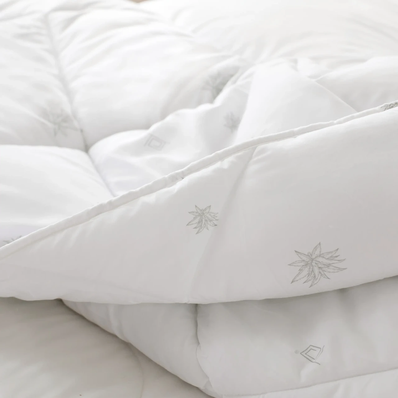 Одеяло Nature ТЕП Aloe Vera антиаллергенное с микрофиброй Membrana 180x210 см (1-02572_00000) - фото 5 Одеяло Nature ТЕП Aloe Vera антиаллергенное с микрофиброй Membrana 180x210 см (1-02572_00000) - фото 5