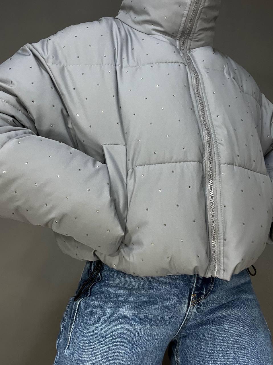 Куртка жіноча Haiziyuan 7165 укорочена пуффер з розсипом камінців демісезонна без капюшона оверсайз L Сірий (3310) - фото 6