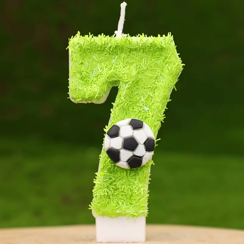 Свічка 3D Зелена трава з футбольним м'ячем цифра 7 (24985685)