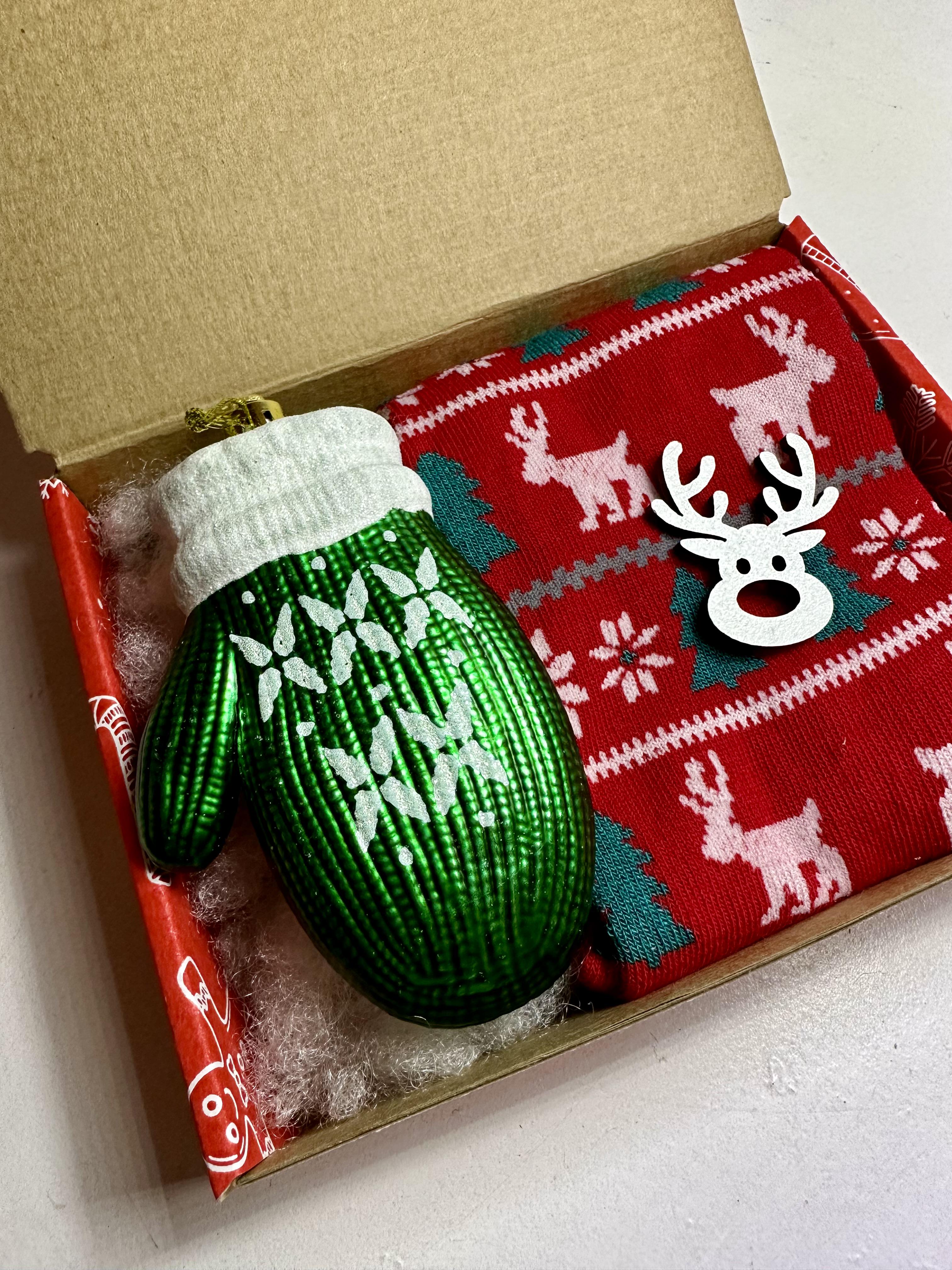 Подарунковий бокс з новорічними шкарпетками і іграшкою (13479892) - фото 5 Подарунковий бокс з новорічними шкарпетками і іграшкою (13479892) - фото 5