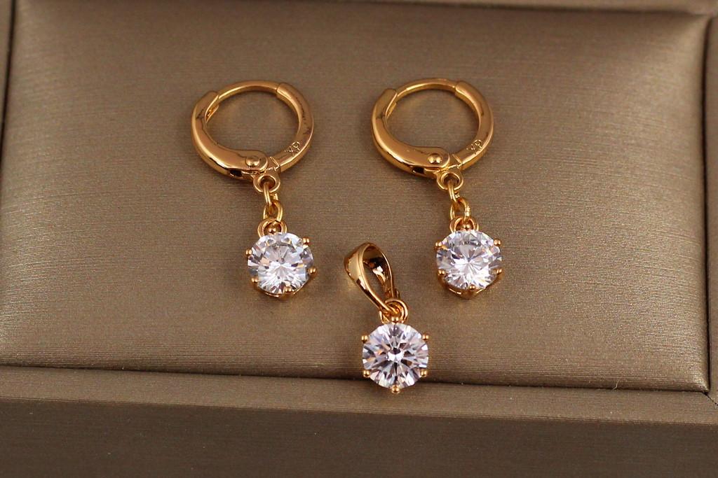 Набор Xuping Jewelry серьги и кулон белые камни 6 мм шесть крепежей Золотистый