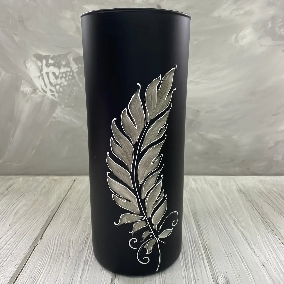 Ваза стеклянная Гутняр Перо серебряное 26,5х11 см Черный (1431)