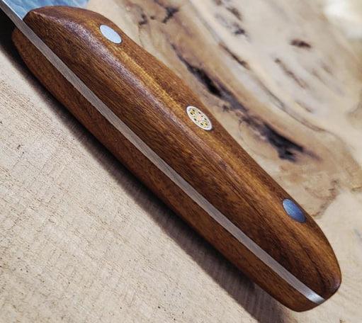 Кухонный нож кованый японский из дамасской стали с кожаным чехлом - фото 3 Кухонный нож кованый японский из дамасской стали с кожаным чехлом - фото 3