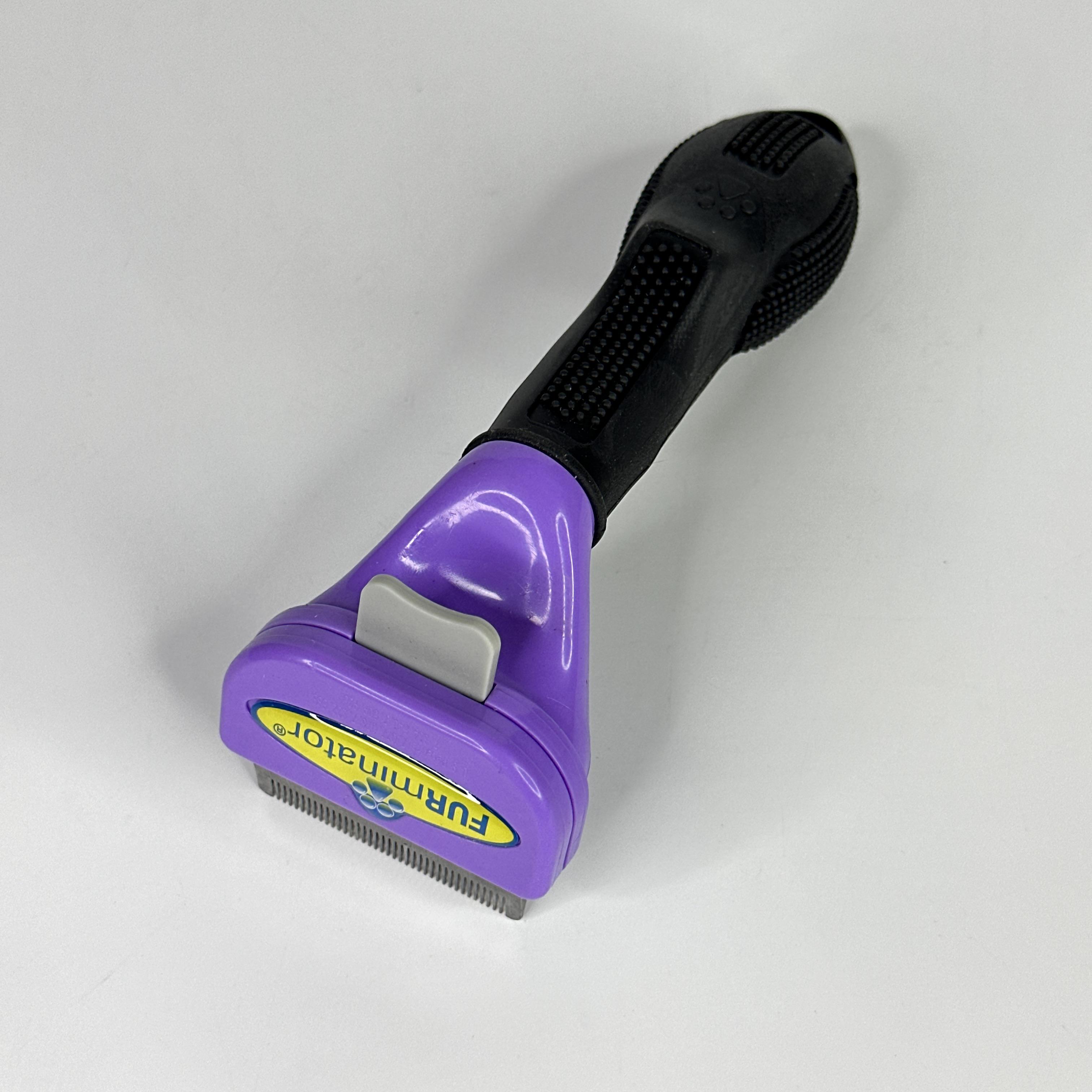 Фурминатор для собак длинношерстных малых пород Furminator с лезвием 4,5 см Фиолетовый (FDL-45-Violet) - фото 8 Фурминатор для собак длинношерстных малых пород Furminator с лезвием 4,5 см Фиолетовый (FDL-45-Violet) - фото 8