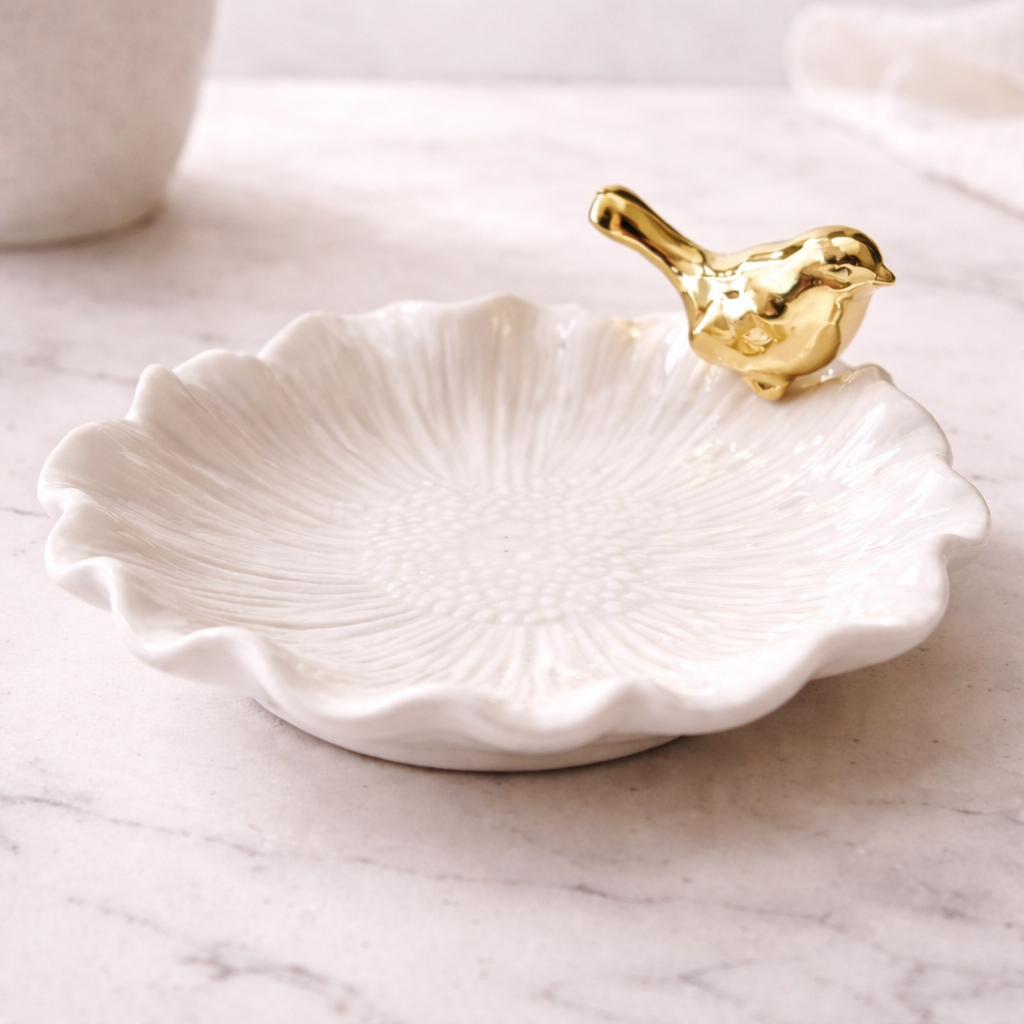 Підставка-тарілочка для прикрас Золота пташка на квітці порцелянова 12 см (31793147)