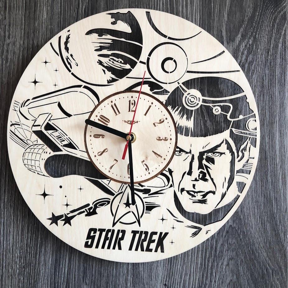 Годинник настінний бесшумний з дерева Зоряний шлях