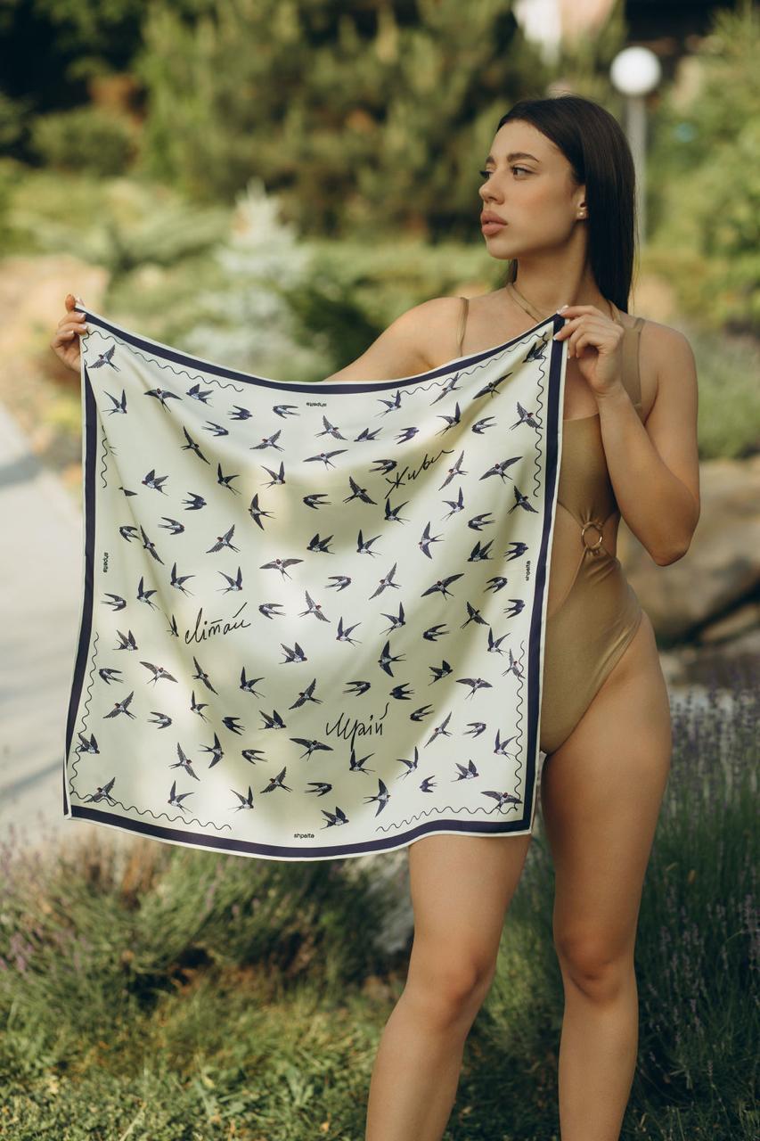 Платок ласточки шелковый 55х55 см Бежевый (27581353) - фото 4 Платок ласточки шелковый 55х55 см Бежевый (27581353) - фото 4