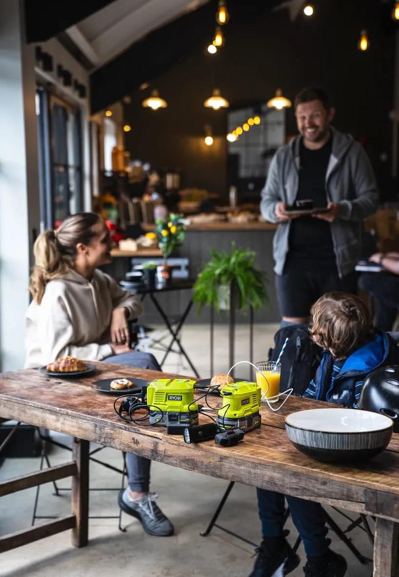 Інвертор напруги акумуляторний RYOBI ONE+ RY18BI150A-0 220 V 150 Вт/300 Вт пікова без АКБ та ЗУ - фото 4 Інвертор напруги акумуляторний RYOBI ONE+ RY18BI150A-0 220 V 150 Вт/300 Вт пікова без АКБ та ЗУ - фото 4