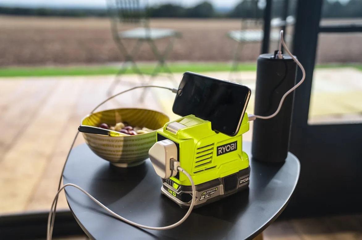 Інвертор напруги акумуляторний RYOBI ONE+ RY18BI150A-0 220 V 150 Вт/300 Вт пікова без АКБ та ЗУ - фото 5 Інвертор напруги акумуляторний RYOBI ONE+ RY18BI150A-0 220 V 150 Вт/300 Вт пікова без АКБ та ЗУ - фото 5