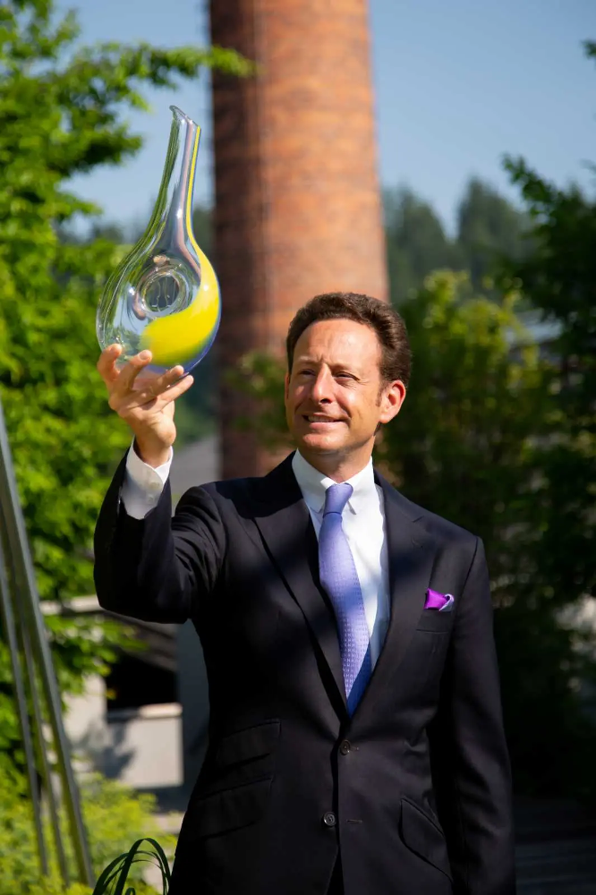 Декантер для вина Riedel Ukraine limited edition 1210 мл (2009/05RUS) - фото 8 Декантер для вина Riedel Ukraine limited edition 1210 мл (2009/05RUS) - фото 8