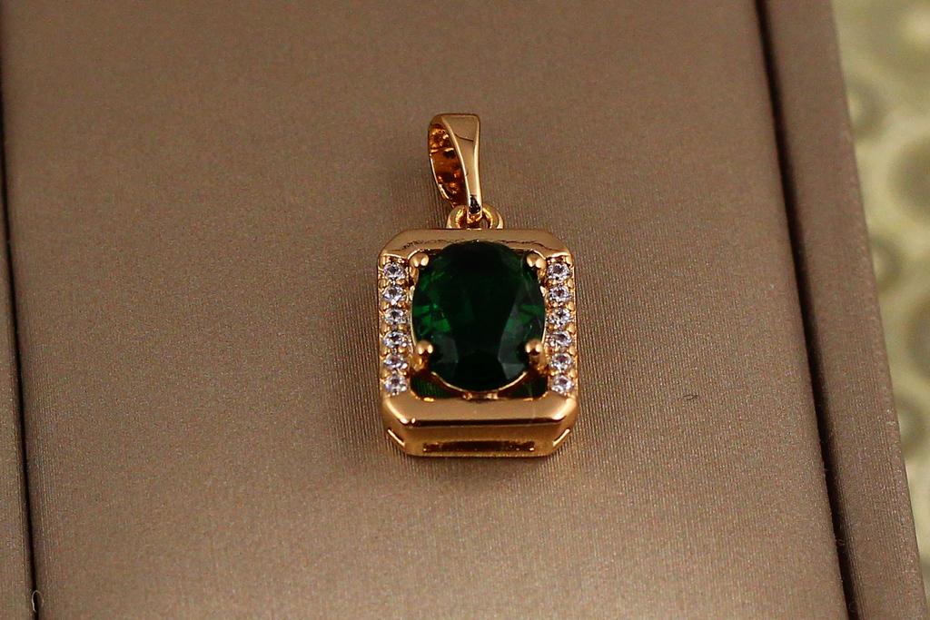 Кулон Xuping Jewelry зеленый овальный камень в прямоугольной оправе 1,5 см Золотистый (33356537)