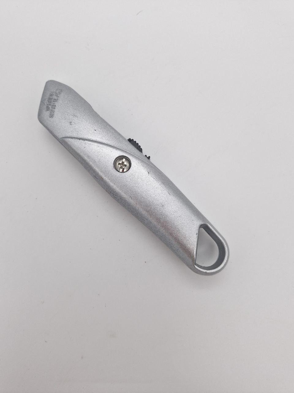 Нож строительный HT HERMES TOOLS металлический с выдвижным трапециевидным лезвием (18-008) - фото 3 Нож строительный HT HERMES TOOLS металлический с выдвижным трапециевидным лезвием (18-008) - фото 3