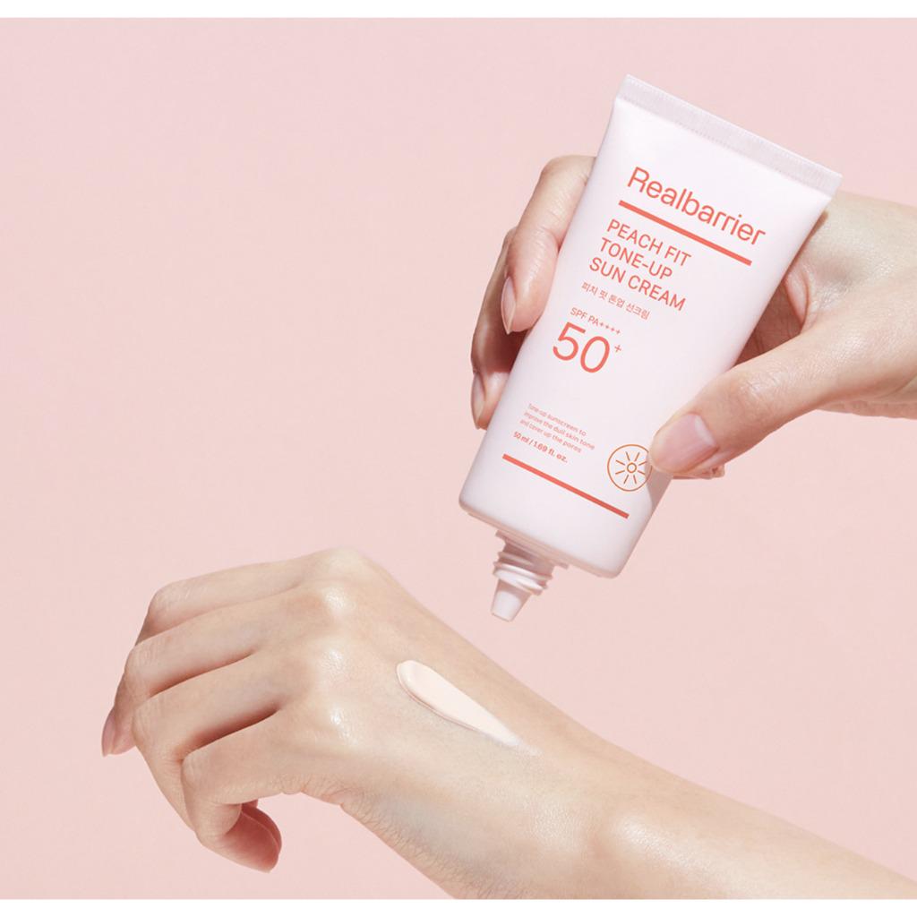 Крем сонцезахисний із персиковим підтоном Real Barrier Peach Fit Tone-Up Sun Cream SPF 50+ PA++++ 50 мл (27883150) - фото 2 Крем сонцезахисний із персиковим підтоном Real Barrier Peach Fit Tone-Up Sun Cream SPF 50+ PA++++ 50 мл (27883150) - фото 2