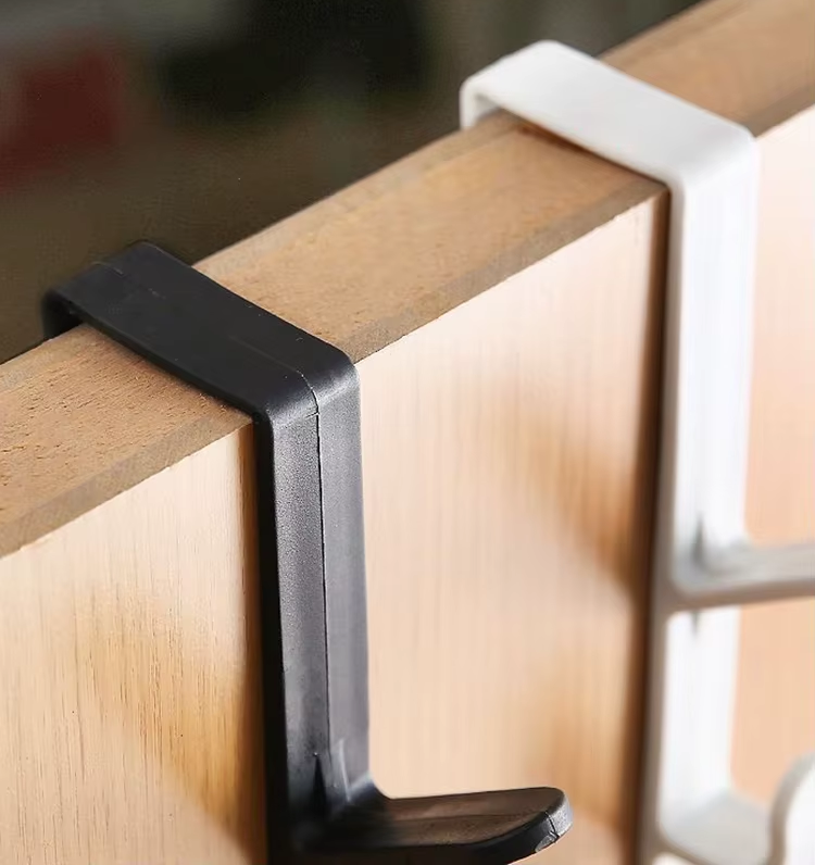 Вішалка на двері 5 гачків із пластику 1 шт. Білий (27086350) - фото 3 Вішалка на двері 5 гачків із пластику 1 шт. Білий (27086350) - фото 3