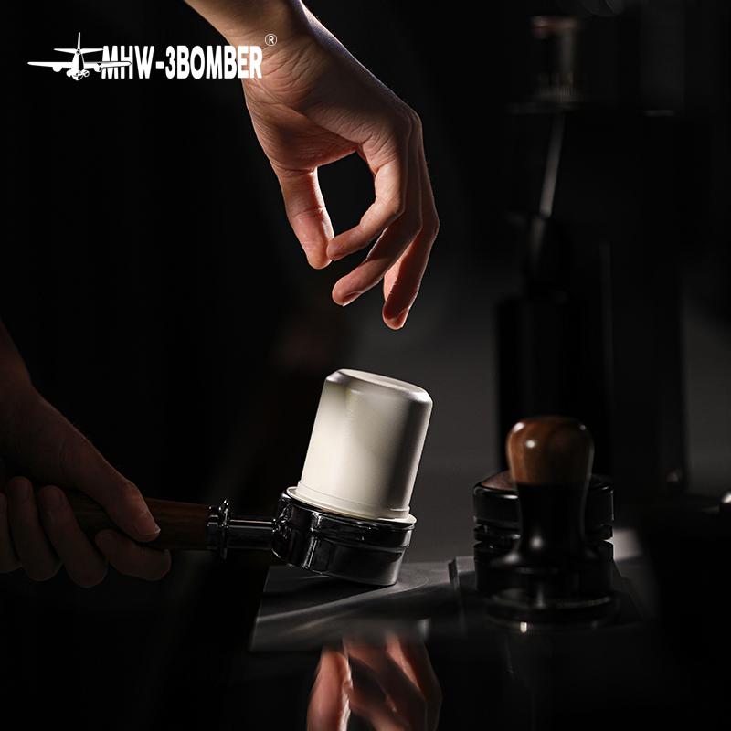 Дозировочная чаша для кофе MHW-3BOMBER Coffee Dosing Cup 58 мм White (DC5614W) - фото 6 Дозировочная чаша для кофе MHW-3BOMBER Coffee Dosing Cup 58 мм White (DC5614W) - фото 6