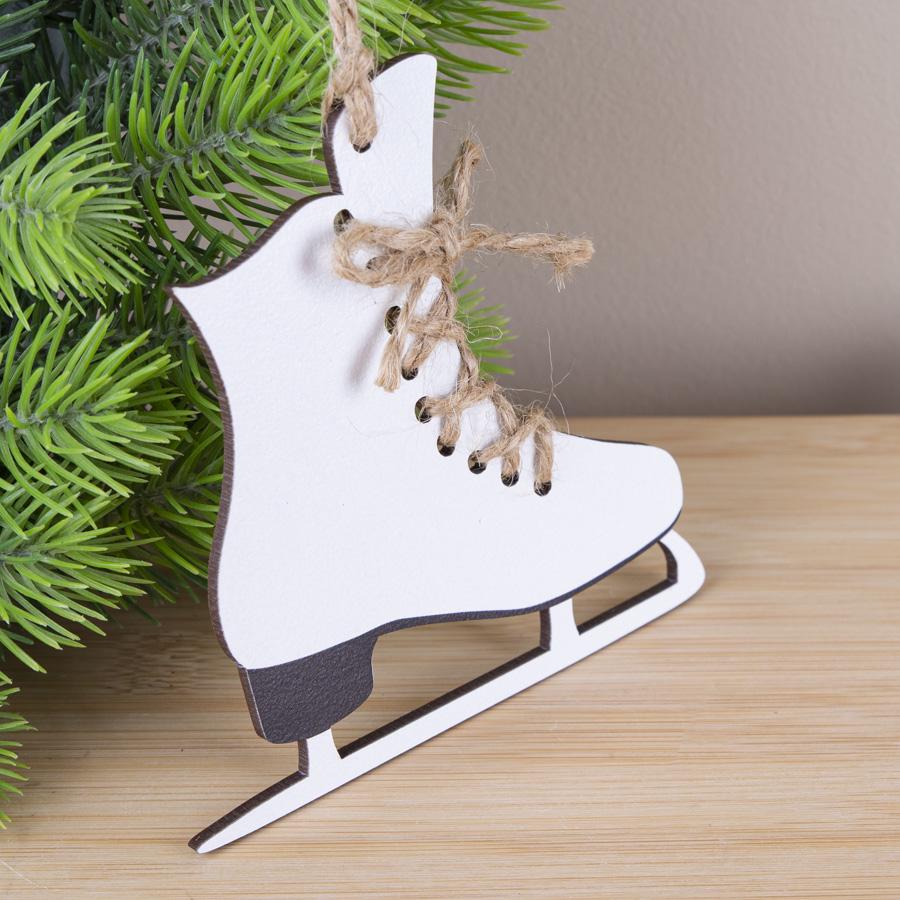 Подвеска новогодняя Конек с коричневыми шнурками Белый (7361-1)