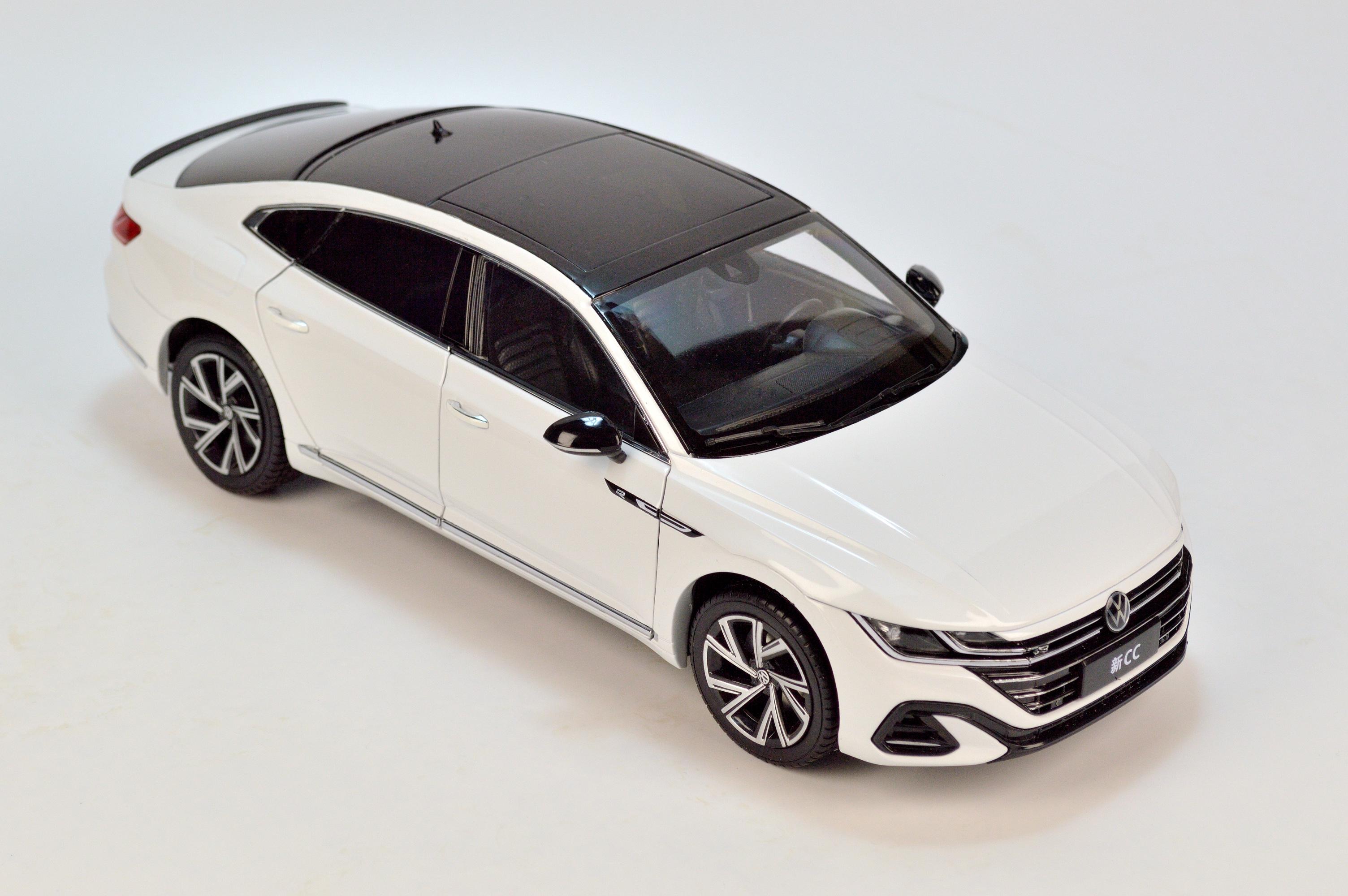 Модель автомобіля Volkswagen CC 2021 р. 1:18 Білий (28)