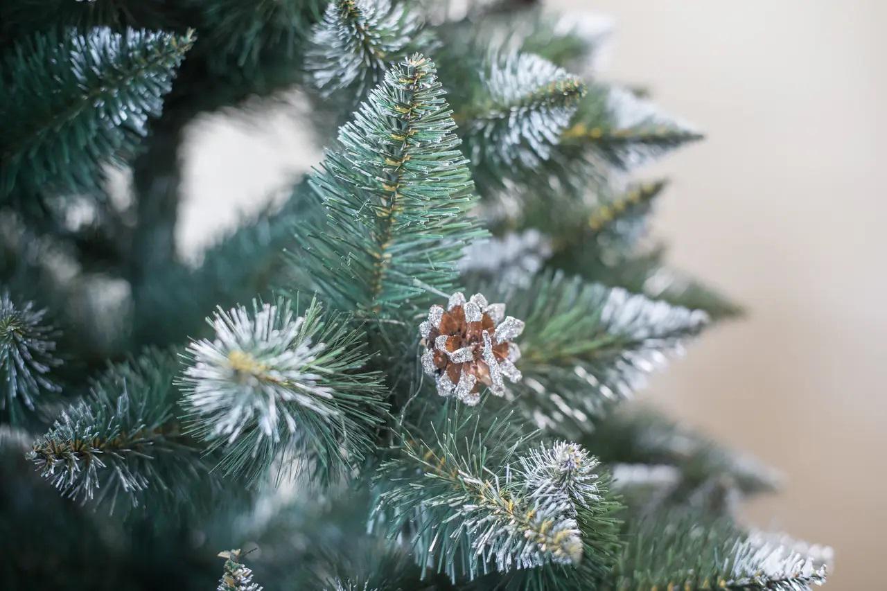 Искусственная елка Элитная с шишками и белой калиной 1,8 м (12891427) - фото 2 Искусственная елка Элитная с шишками и белой калиной 1,8 м (12891427) - фото 2