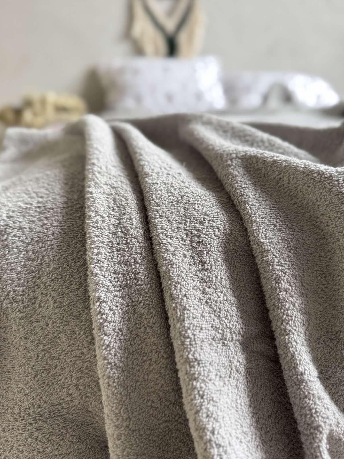 Простинь-покривало махрове ZEINTEX MADEIRA бавовняне 150х220 см Світло-сірий (26971000) - фото 9 Простинь-покривало махрове ZEINTEX MADEIRA бавовняне 150х220 см Світло-сірий (26971000) - фото 9