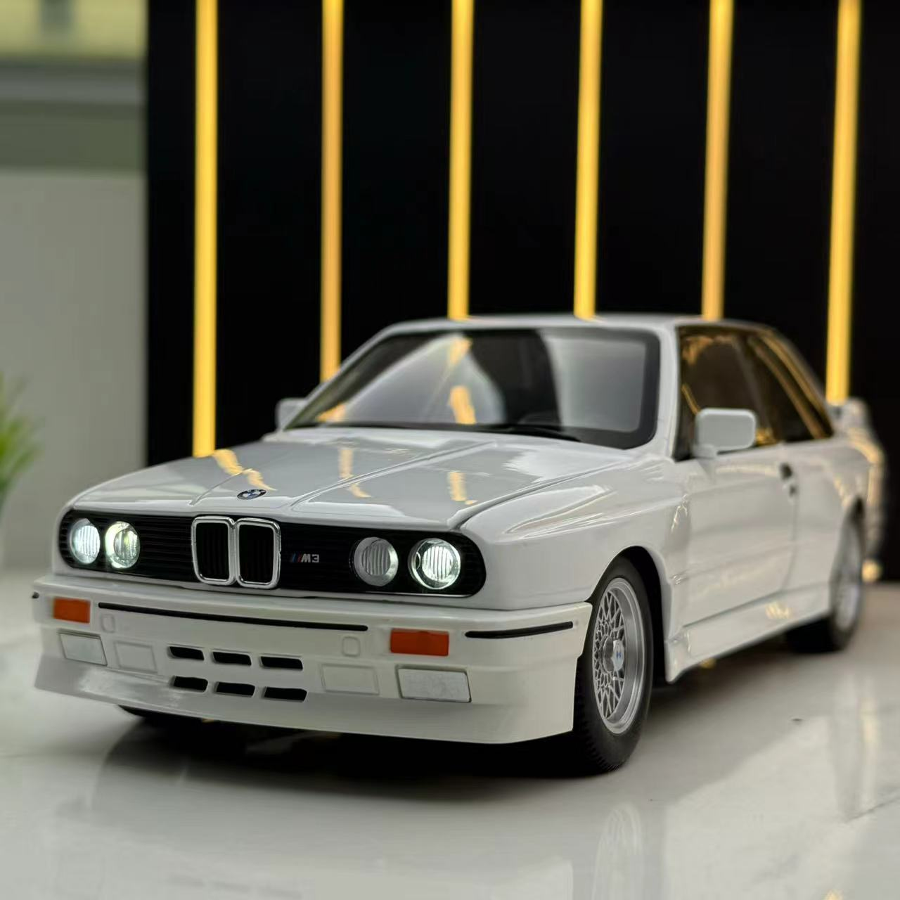 Модель машинки металлическая Bmw M3 1:24 Белый
