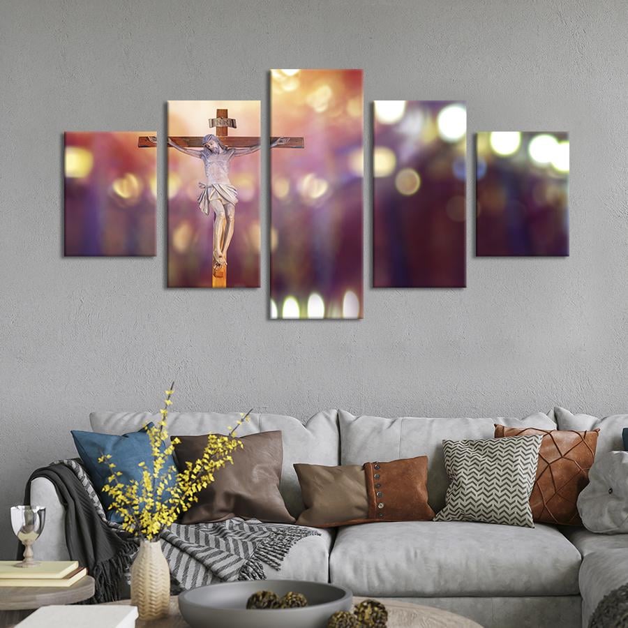 Модульная картина из 5 частей на холсте Распятие в церкви, наполненной светом 162x80 см (475-52)