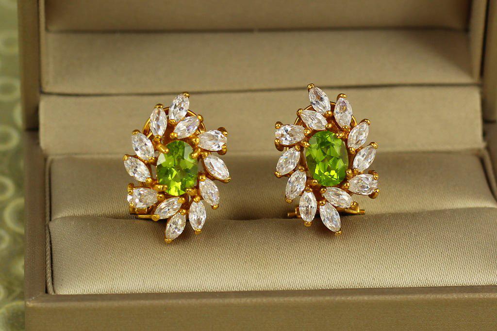 Серьги Оливин в цирконах 2,3 см Золотистый (29044568)