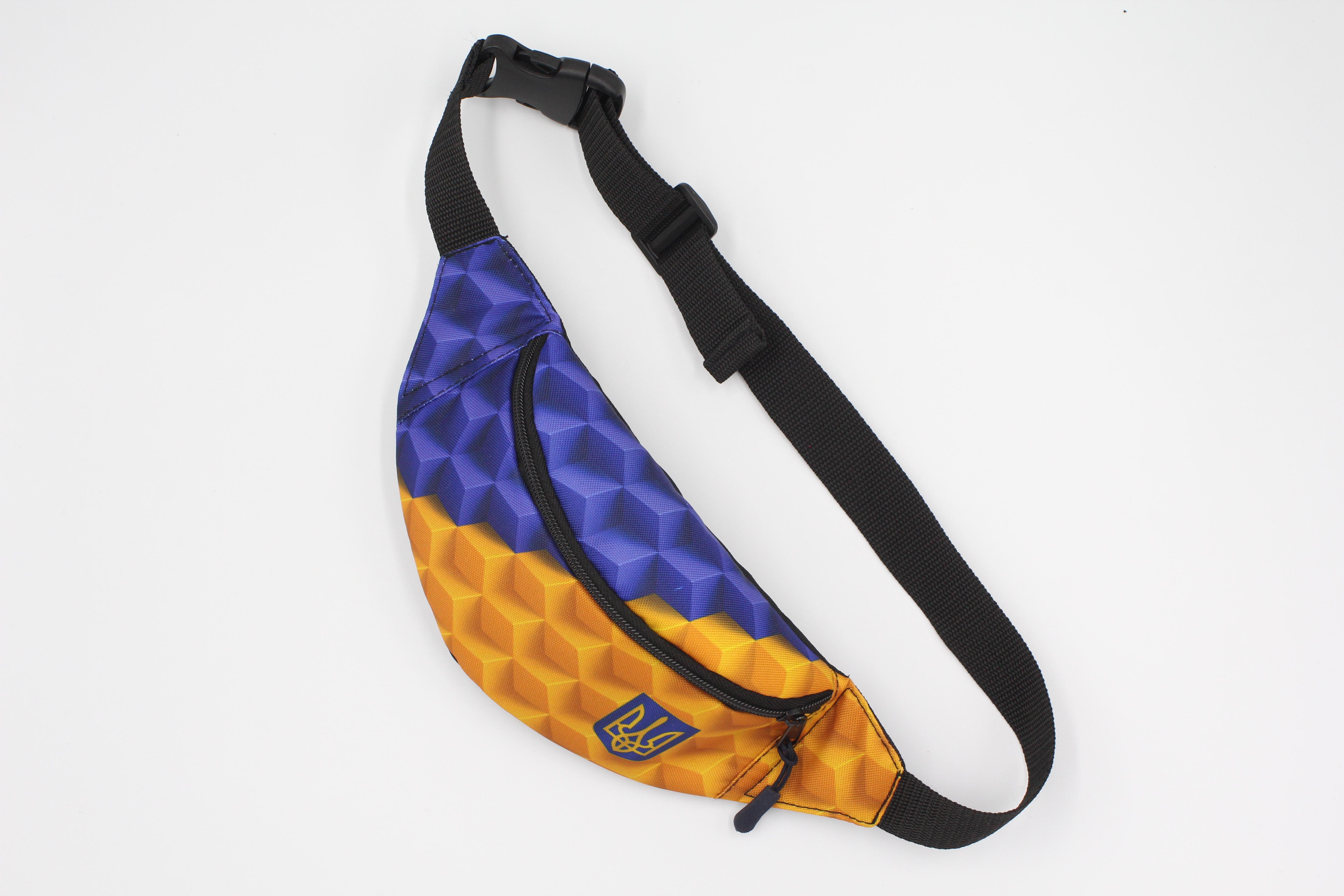 Бананка дитяча з регулюючим ремінцем 4-8 років Тризуб 25х11 см Синьо-жовтий (Д-026) - фото 1 Бананка дитяча з регулюючим ремінцем 4-8 років Тризуб 25х11 см Синьо-жовтий (Д-026) - фото 1