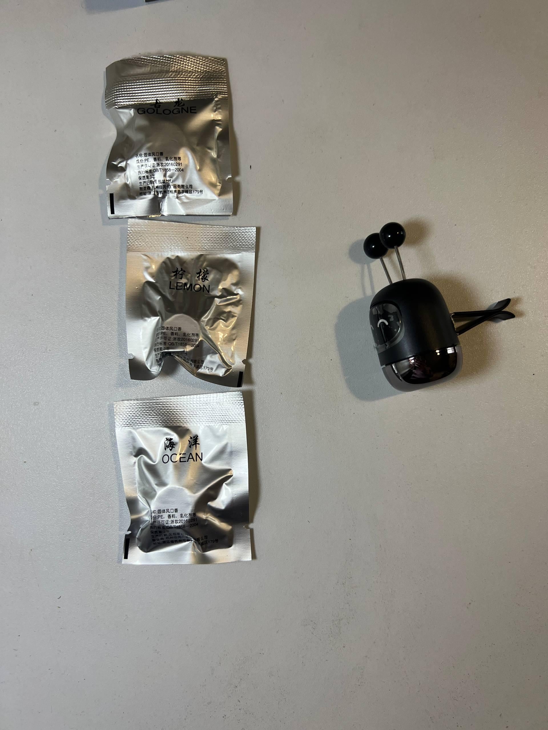 Ароматизатор для авто Смайл и 3 аромата (1794003791)