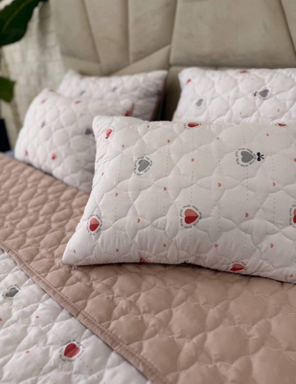 Покривало стьобане двостороннє євро 220х240 см з подушки 2х40х60 см Молочний (Д-mur-cap25-004) - фото 2 Покривало стьобане двостороннє євро 220х240 см з подушки 2х40х60 см Молочний (Д-mur-cap25-004) - фото 2