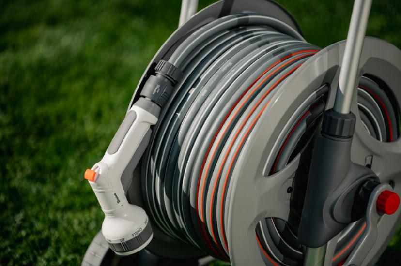 Тележка металлическая со шлангом Bradas W Line 1/2" 30 м и аксессуарами комплект для полива SILVER PRO SET White (WL-AG33330SET1) - фото 4 Тележка металлическая со шлангом Bradas W Line 1/2" 30 м и аксессуарами комплект для полива SILVER PRO SET White (WL-AG33330SET1) - фото 4