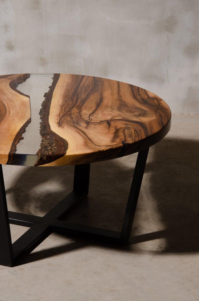 Стіл журнальний річка Балтімор дизайнерський круглий з прозорої епоксидної смоли та масиву горіха 600х480 мм - фото 6 Стіл журнальний річка Балтімор дизайнерський круглий з прозорої епоксидної смоли та масиву горіха 600х480 мм - фото 6