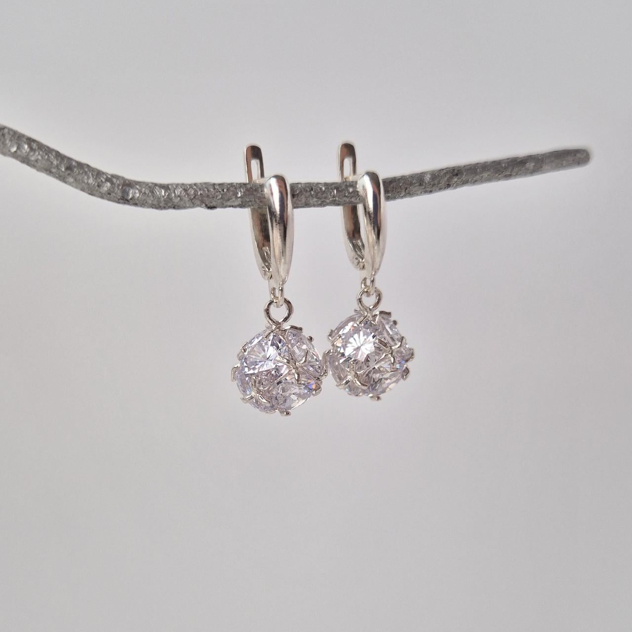 Серьги с подвеской Шарик в белых камнях планета серебро 925 пробы 8,00 г (56025) Серьги с подвеской Шарик в белых камнях планета серебро 925 пробы 8,00 г (56025)
