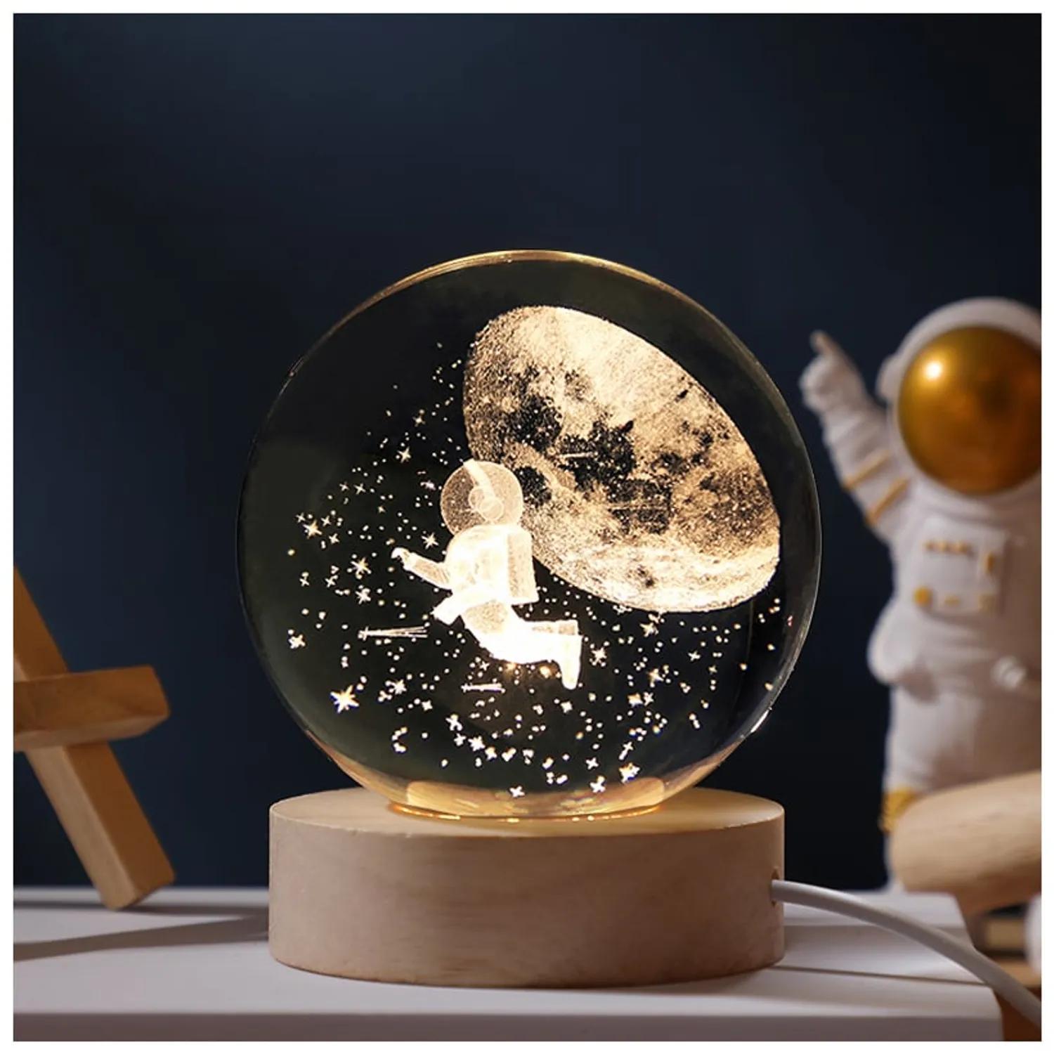 Ночник 3D светодиодный хрустальный шар Астронавт среди звезд светильник для детей питание от USB 6x6 см Теплый белый (D-0154) - фото 2