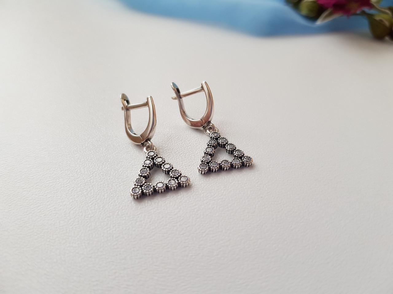 Серьги с подвеской Пирамидка в белых камнях серебро 925 пробы (22276)