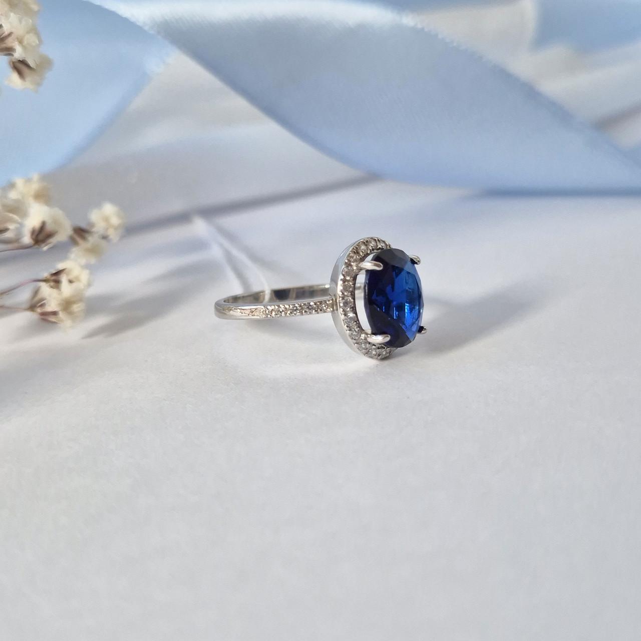 Каблучка з великим синім каменем срібло 925 проби родоване 2,38 г р. 20 (81044с) - фото 3