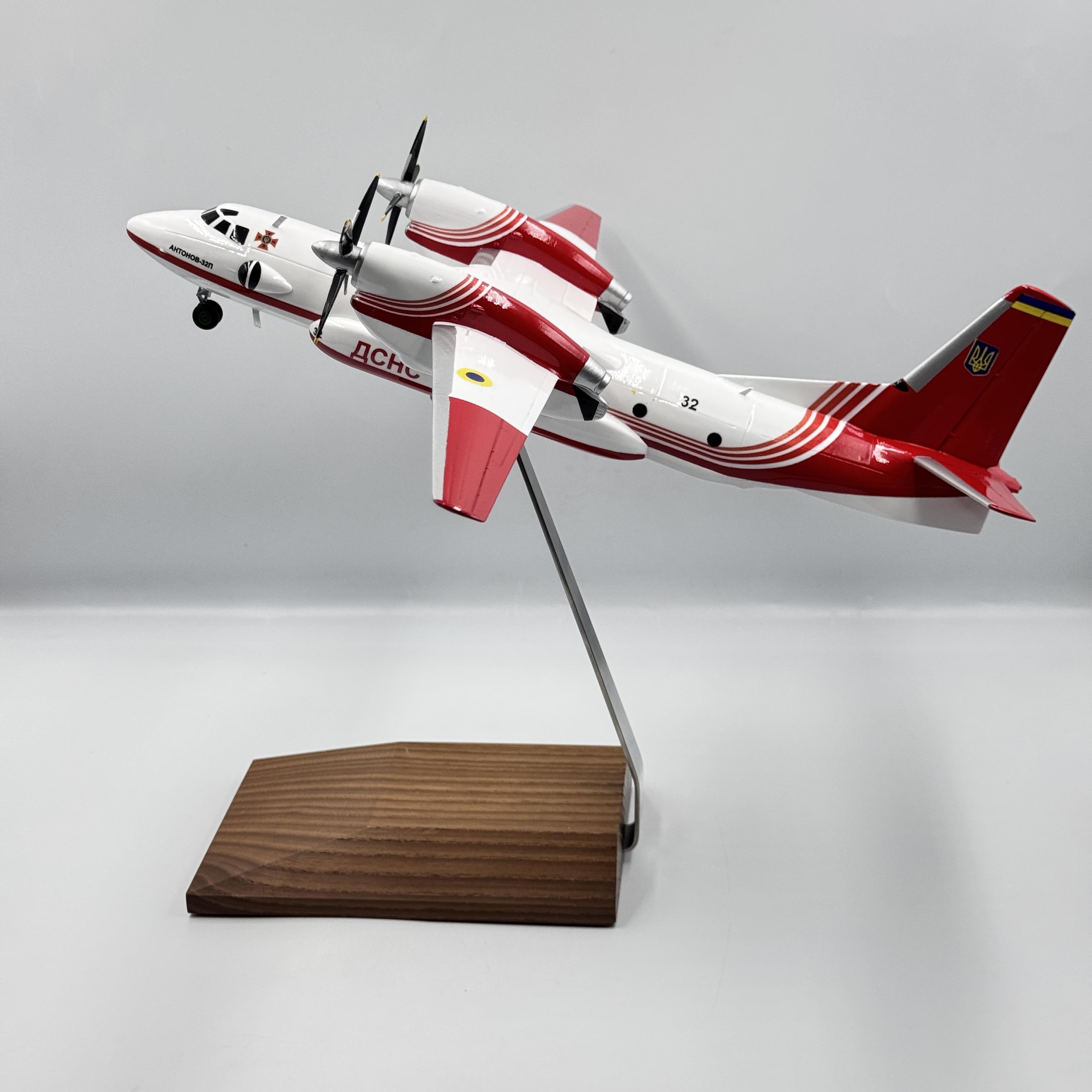 Модель літака Антонов Ан-32П CLINE FIREKILLER Аварійно-рятувальна служба України 1:72 (321032)