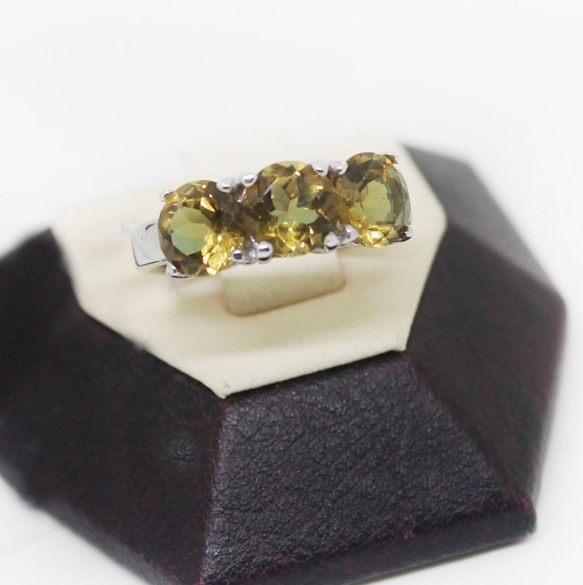 Каблучка срібна з султанітом р. 17,5 4,57 г (984326272)