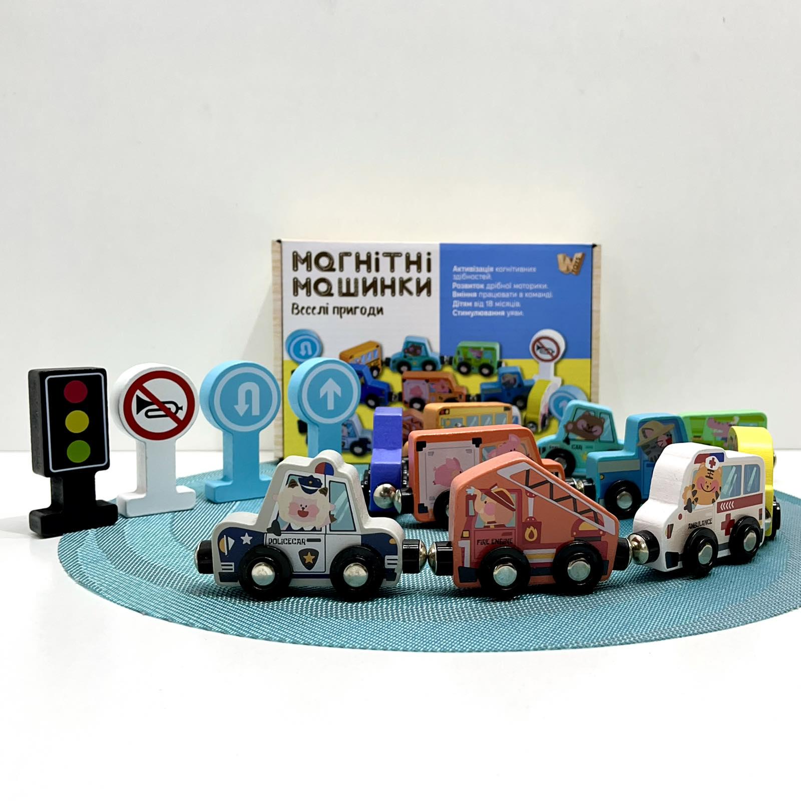 Набор магнитных машинок WToys с аксессуарами 10 шт. (49325)