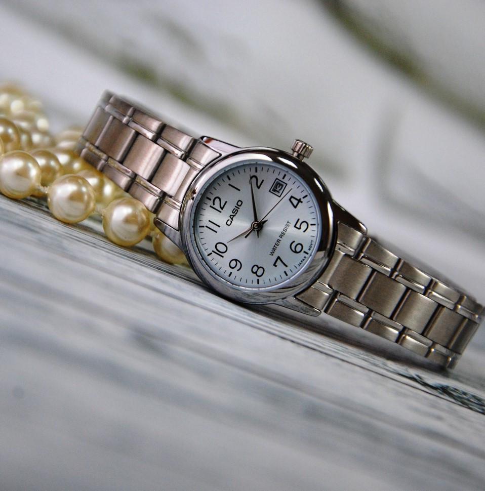 Наручний годинник жіночий Casio LTP-V002D-2BUDF d 25 мм Срібний/Блакитний (2458901374) - фото 2 Наручний годинник жіночий Casio LTP-V002D-2BUDF d 25 мм Срібний/Блакитний (2458901374) - фото 2