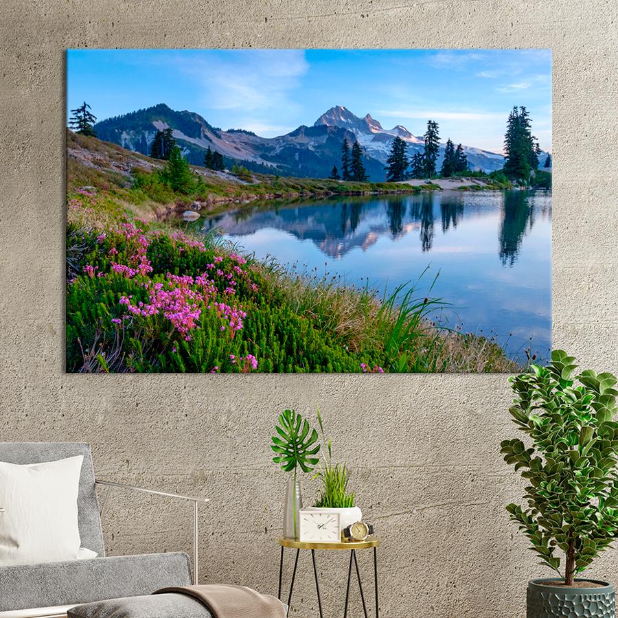 Картина природа Альпийские цветы на берегу горного озера 51x34 см (A1109-1)