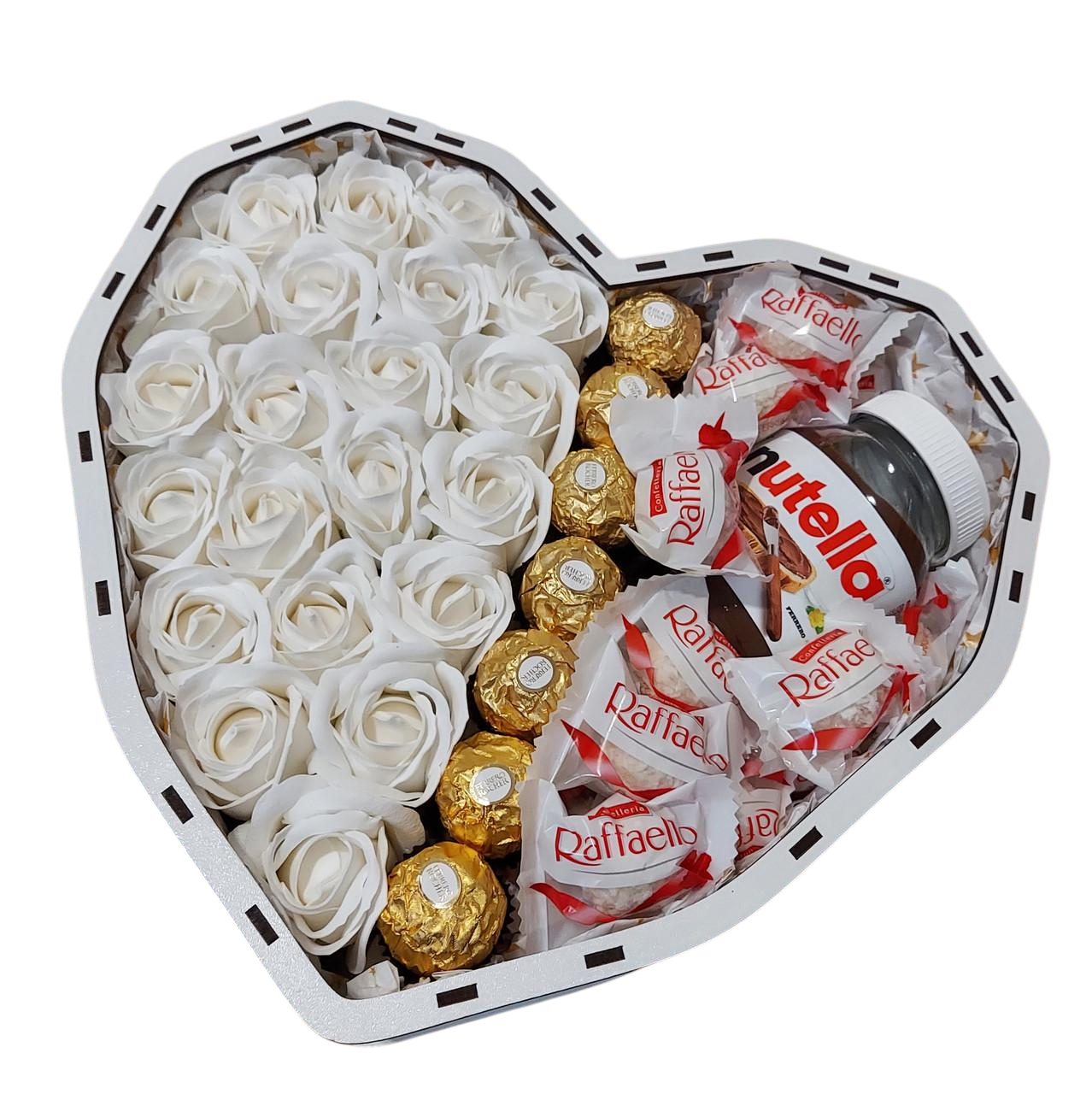 Подарунковий бокс на Новий Рік з солодощами та квітами з мила 23 шт. Білий (1781156717)