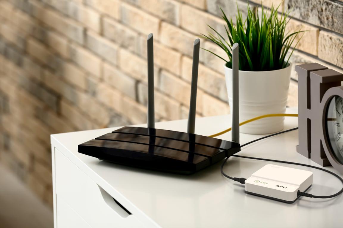 Джерело безперебійного живлення міні APC Back-UPS 12VDC CP12036LI (519948) - фото 2