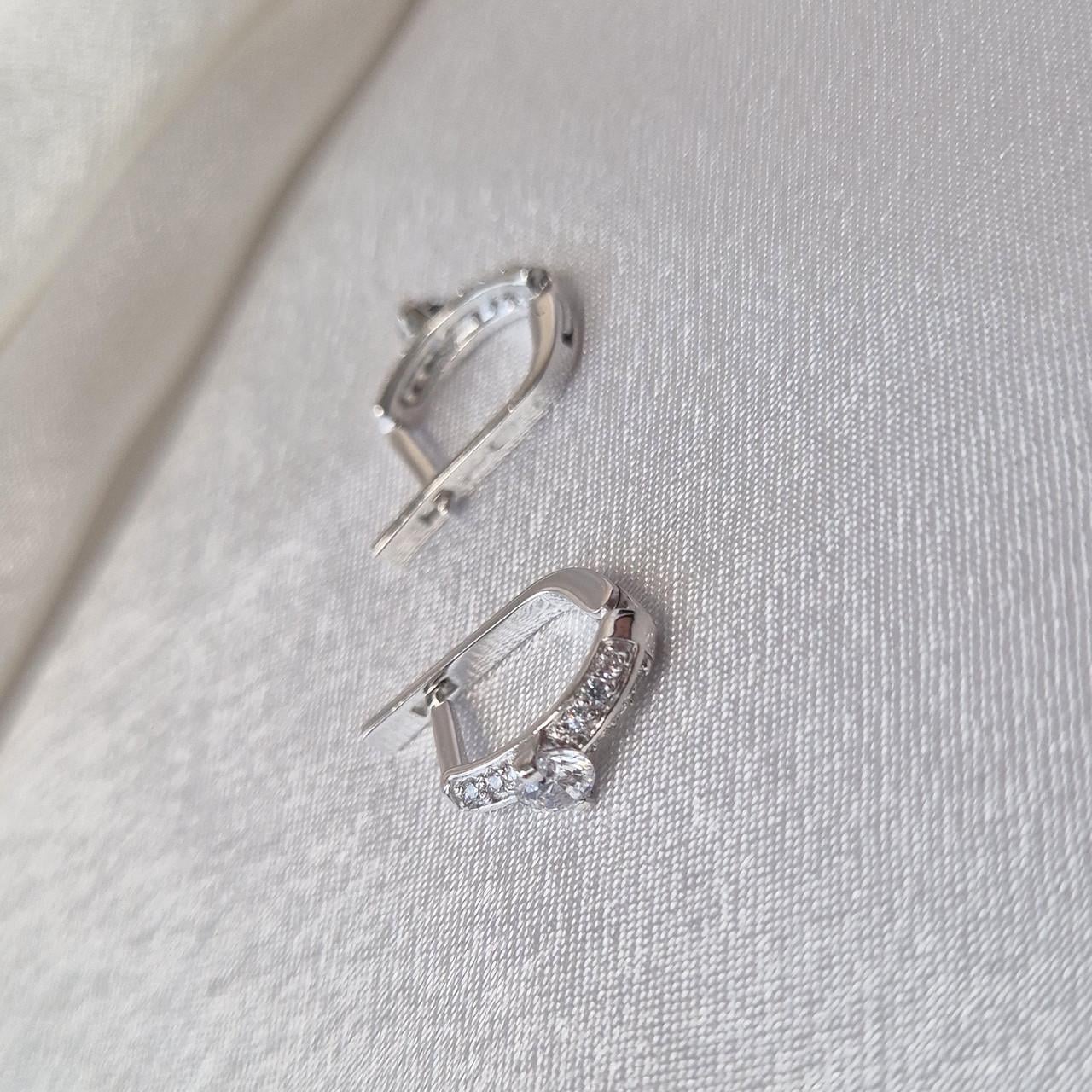 Серьги палочки с белыми камнями серебро 925 пробы родированное 2,50 г (5017г)